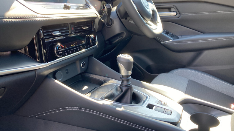 Nissan Qashqai 1.3 DiG-T MH N-Connecta 5dr Petrol Hatchback